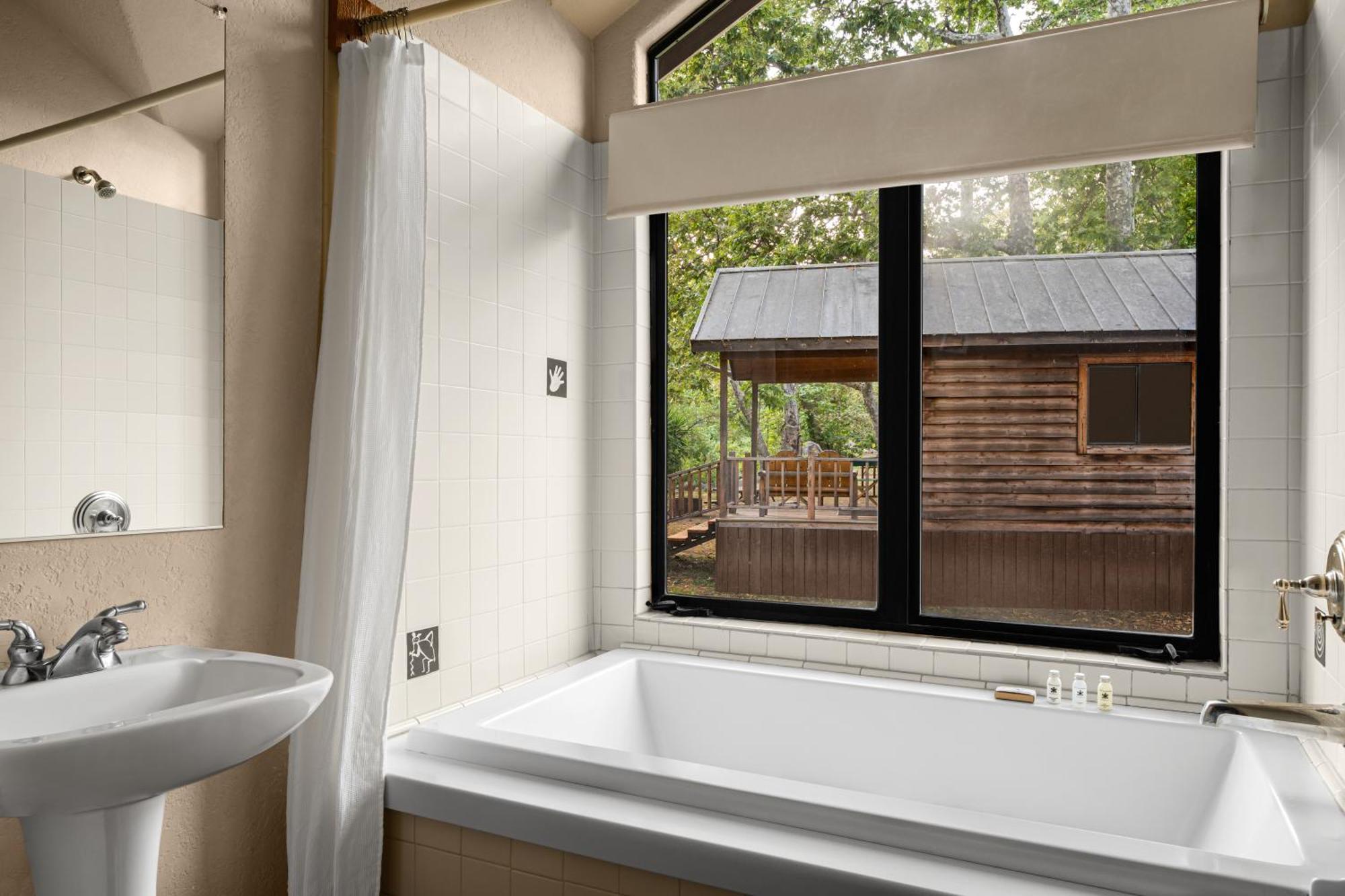 Double Room,1733465202:JPEG